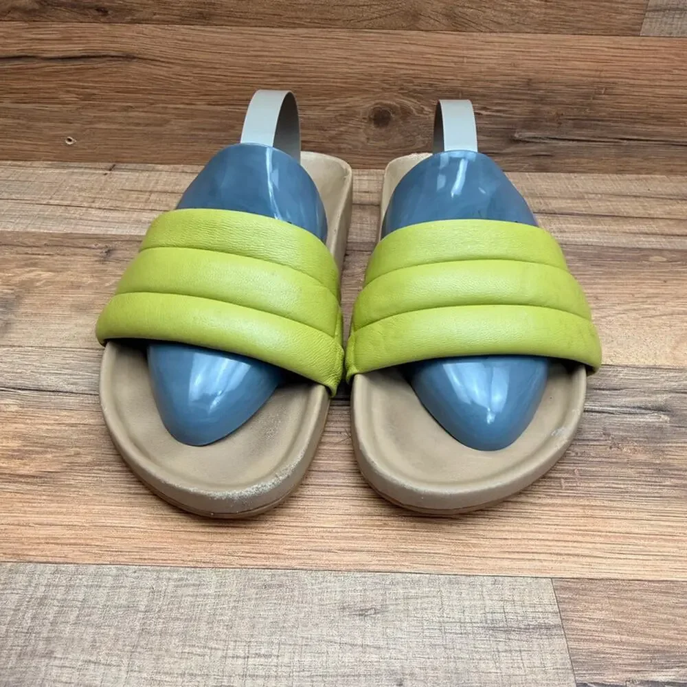 Beatrice Valenzuela product details